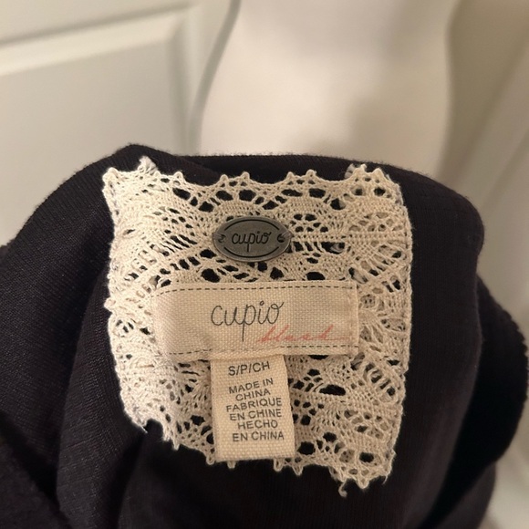 Cupio soft black Vneck over sized shirt/sweater - Picture 6 of 6